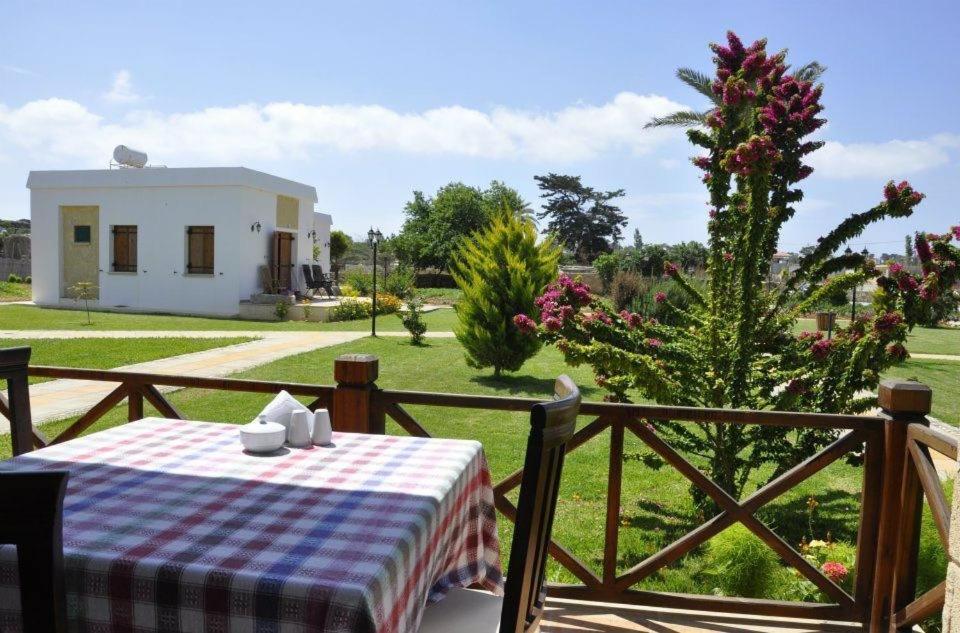 Villa Lembos Hotel Karpaz Rizokarpaso Exterior photo